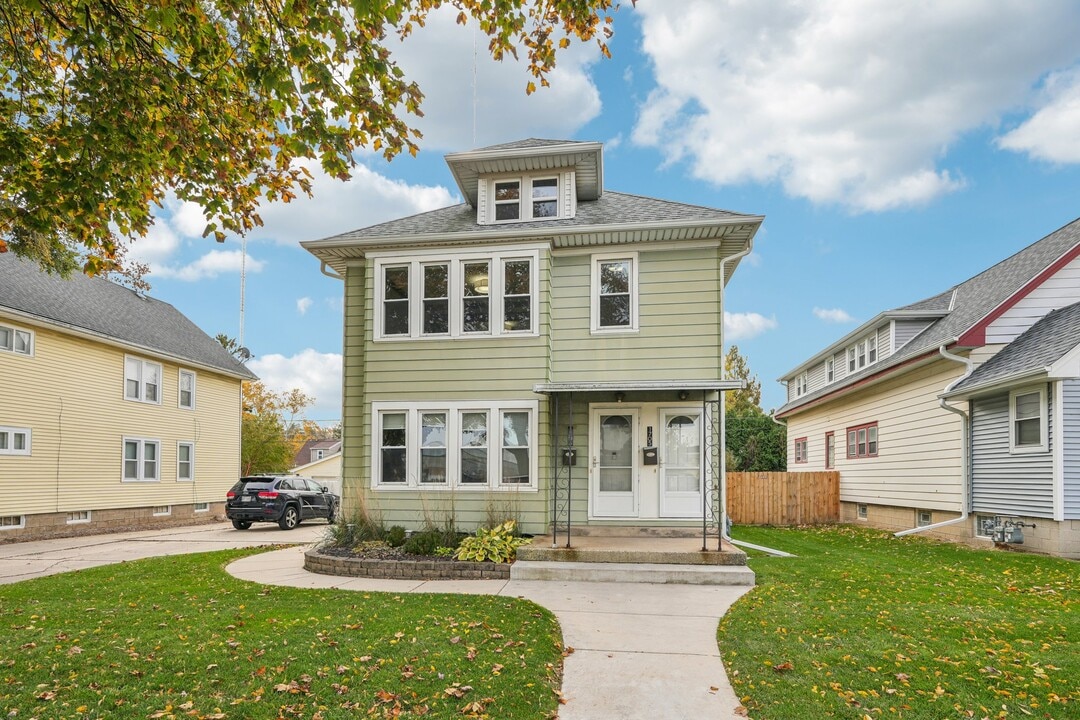 1705 W Custer Ave in Milwaukee, WI - Foto de edificio