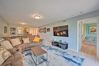 320 Horse Creek Dr in Naples, FL - Foto de edificio - Building Photo