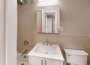 80 N Moore St in New York, NY - Building Photo - Building Photo