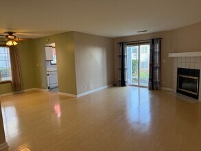 311 Sheffield Ct in Roselle, IL - Foto de edificio - Building Photo