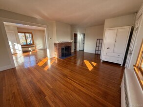 15 Highland Ave in Northport, NY - Building Photo - Building Photo