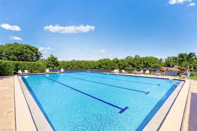 15 Bluebill Ave, Unit 3502 in Naples, FL - Foto de edificio - Building Photo