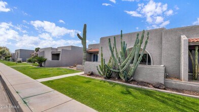 7207 N Vía De Paesia in Scottsdale, AZ - Building Photo - Building Photo