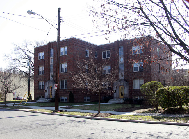 Whittier Gardens in Washington, DC - Foto de edificio - Building Photo