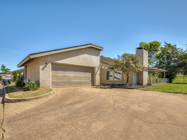 10020 Hefner Village Terrace in Oklahoma City, OK - Building Photo - Building Photo