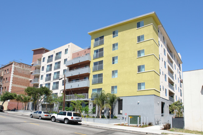 Harvard Heights Apartments in Los Angeles, CA - Foto de edificio - Building Photo