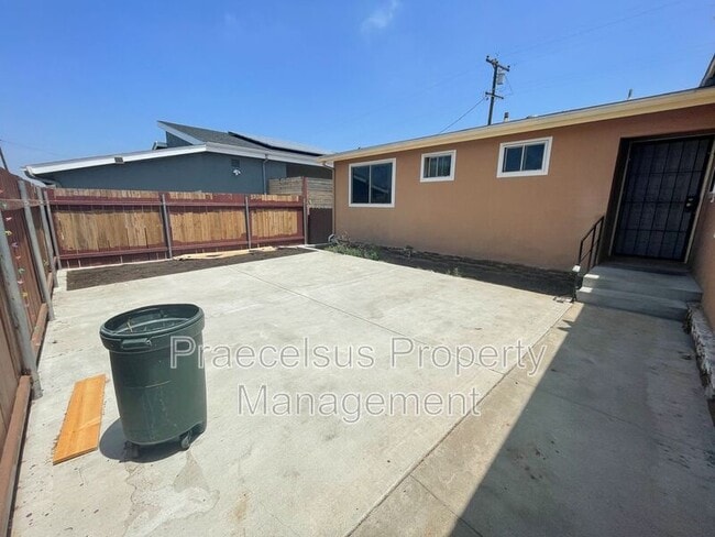 7471 Blix St in San Diego, CA - Building Photo - Building Photo