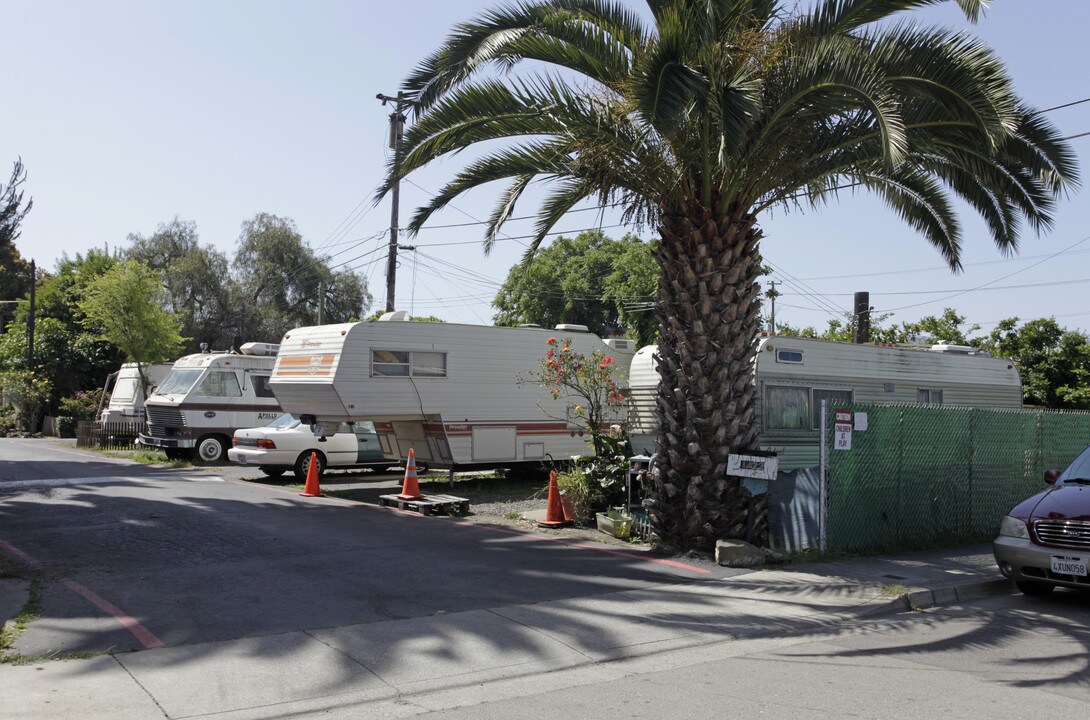 The Pines Trailer Park in San Leandro, CA - Building Photo