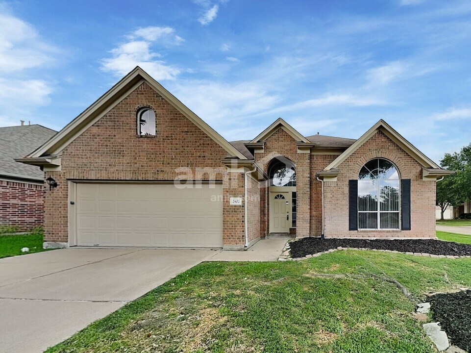 2902 Auburn Falls Ln in Houston, TX - Building Photo