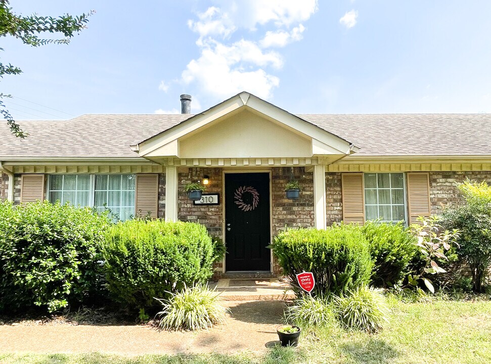310 Lexington Dr in Smyrna, TN - Building Photo