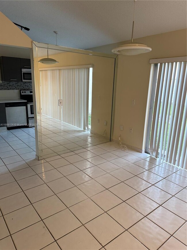 14450 SW 95th Terrace in Miami, FL - Building Photo - Building Photo