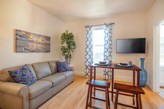 Central Apartments in San Francisco, CA - Building Photo - Interior Photo