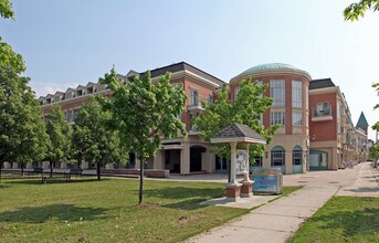 122 Cornell Park Av in Markham, ON - Building Photo - Building Photo