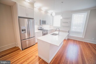 2126 Locust St in Philadelphia, PA - Building Photo - Building Photo