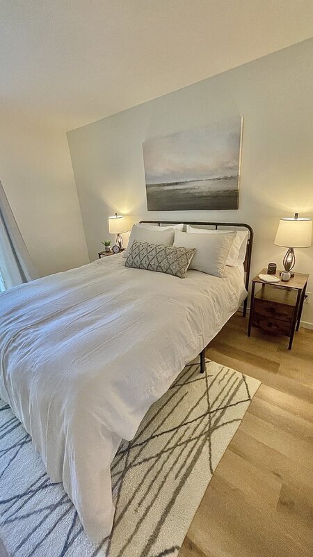 10819 NE 37th Pl in Bellevue, WA - Building Photo - Building Photo