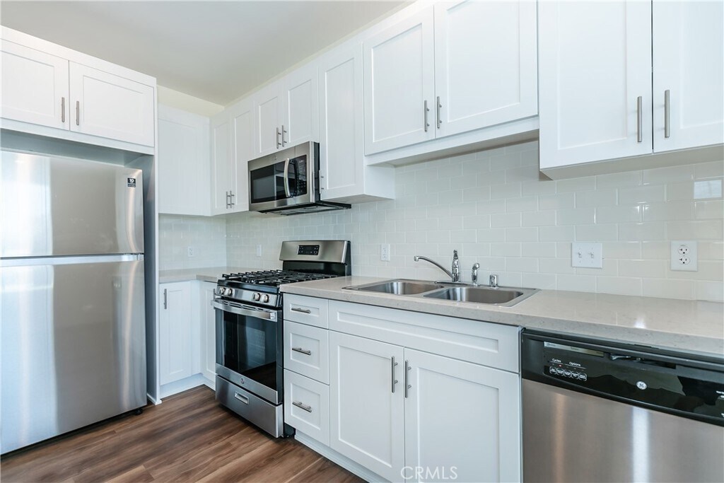 16852 Muscatel St in Hesperia, CA - Building Photo