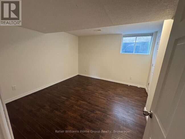 152 Goodwin Dr in Guelph, ON - Building Photo - Building Photo