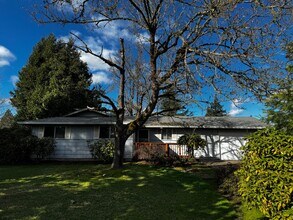 1104 Ginger Ave in Eugene, OR - Building Photo - Building Photo