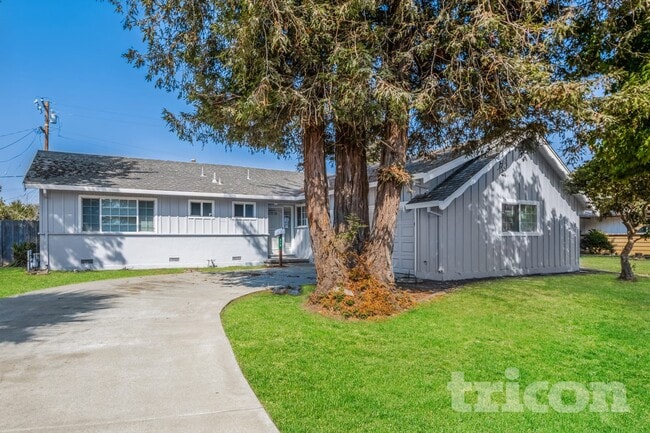 property at 910 Donner Pass Rd