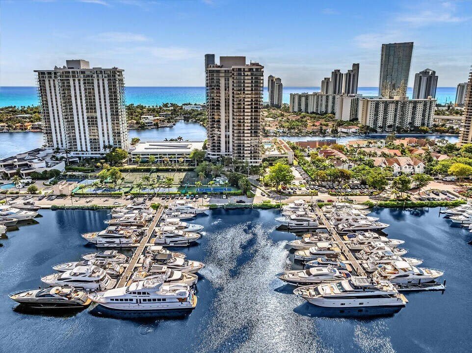 19667 Turnberry Way, Unit 10c in Aventura, FL - Building Photo