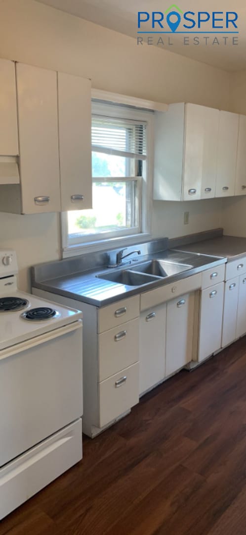 property at 927 Water St