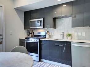 1800 E 4th St in Austin, TX - Foto de edificio - Building Photo