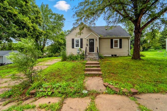 property at 6 E 18th St