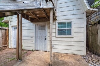 2051 Santa Rosa St in Houston, TX - Building Photo - Building Photo