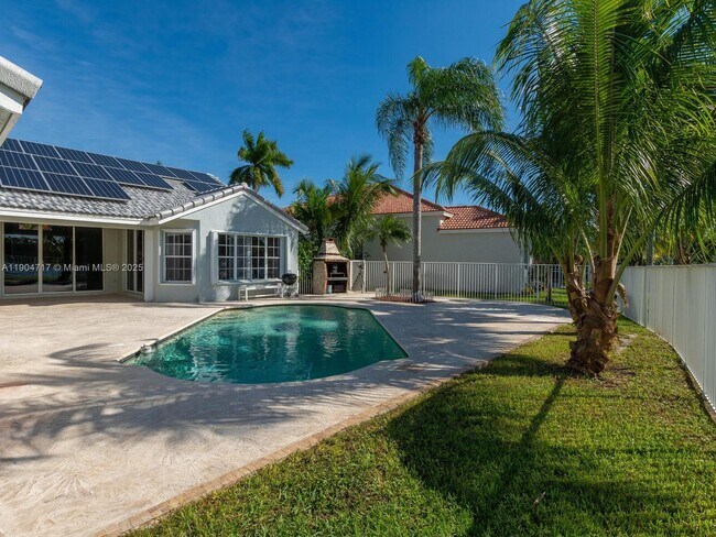 642 Heritage Dr in Weston, FL - Building Photo - Building Photo