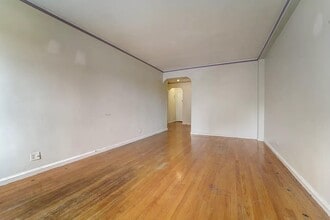 251 Seaman Ave in New York, NY - Building Photo - Building Photo