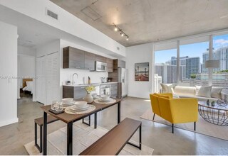 151 SE 1st Ave in Miami, FL - Foto de edificio - Building Photo