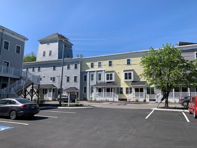 Riverview Falls Apartments in Saco, ME - Foto de edificio - Building Photo