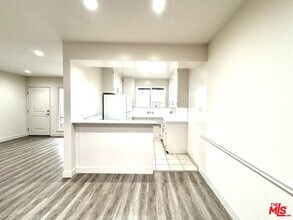 854 S Sherbourne Dr in Los Angeles, CA - Building Photo - Building Photo