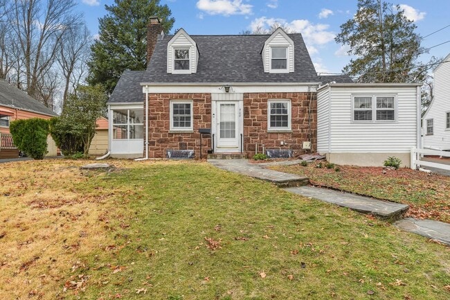 property at 5-08-8 Essex Pl