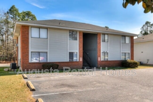 property at 2820 Thomas Ln