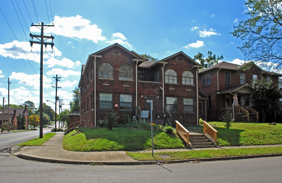 2460 E 5th Ave in Knoxville, TN - Foto de edificio