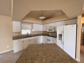 310 SW 24th Ave in Cape Coral, FL - Building Photo - Building Photo