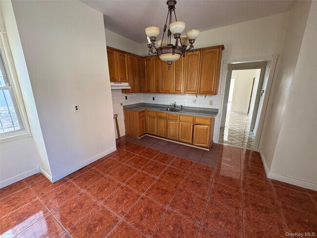 104 Oak St in Yonkers, NY - Building Photo - Building Photo