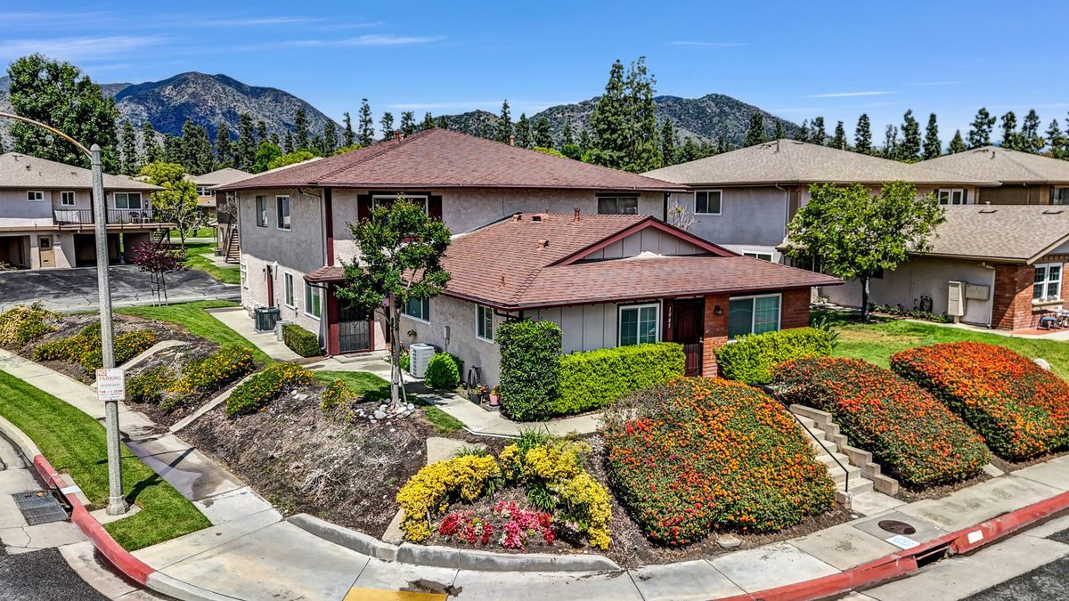 1085 Sierra Madre Ave in Azusa, CA - Building Photo