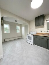 318 Newton St-Unit -2 in South Hadley, MA - Building Photo - Building Photo