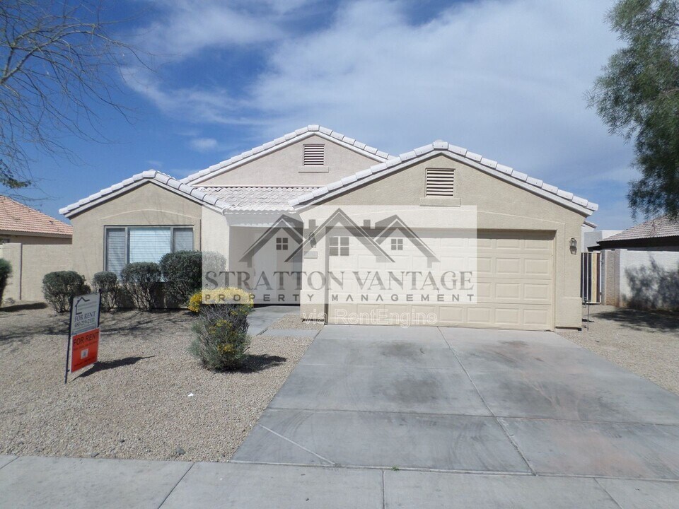 7182 W Stella Ave in Glendale, AZ - Building Photo