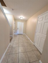 2516 Oleander Lakes Dr in Brandon, FL - Building Photo - Building Photo