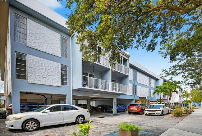 1735 NE 164th St in North Miami Beach, FL - Building Photo - Building Photo