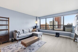 2930 N Sheridan Rd in Chicago, IL - Building Photo - Building Photo