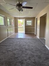 165 McKim Way in Ellwood City, PA - Building Photo - Building Photo