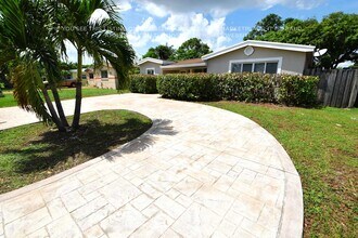 7421 Normandy St in Miramar, FL - Building Photo - Building Photo