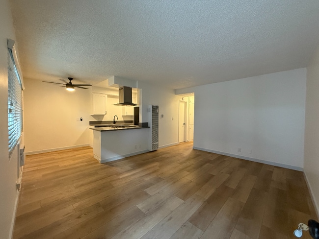 1135 Martin Luther King Jr Ave, Unit 4 in Long Beach, CA - Building Photo - Building Photo