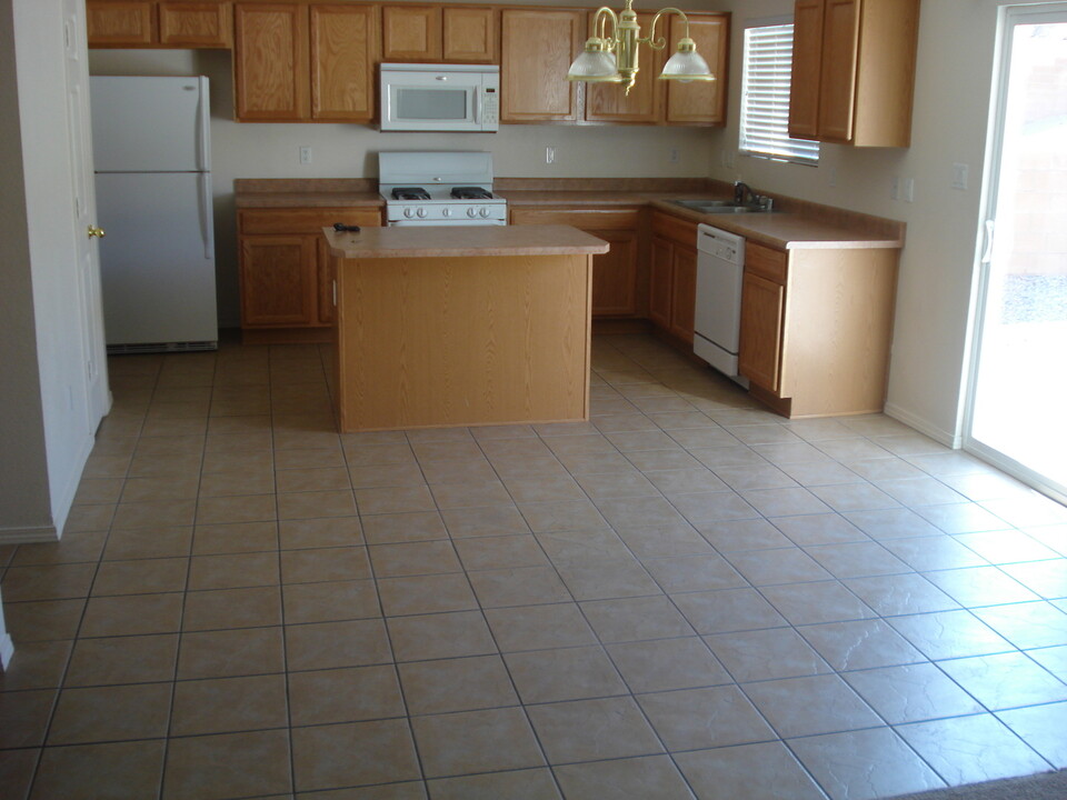 1800 Sierra Norte Loop NE in Rio Rancho, NM - Building Photo