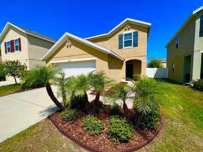 10536 Rhodine Rd in Riverview, FL - Foto de edificio - Building Photo