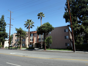 Monterra Ridge Apartments in Canoga Park, CA - Foto de edificio - Building Photo